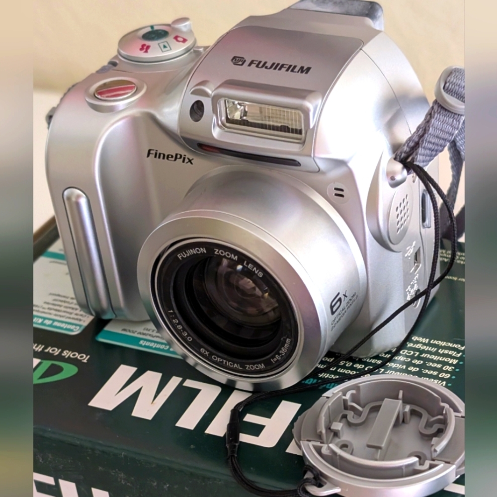FUJIFILM FINEPIX 2800 MEGAPIXEL 6x OPTICAL ZOOM VIDEO & AUDIO DIGITAL CA… - Picture 4 of 14